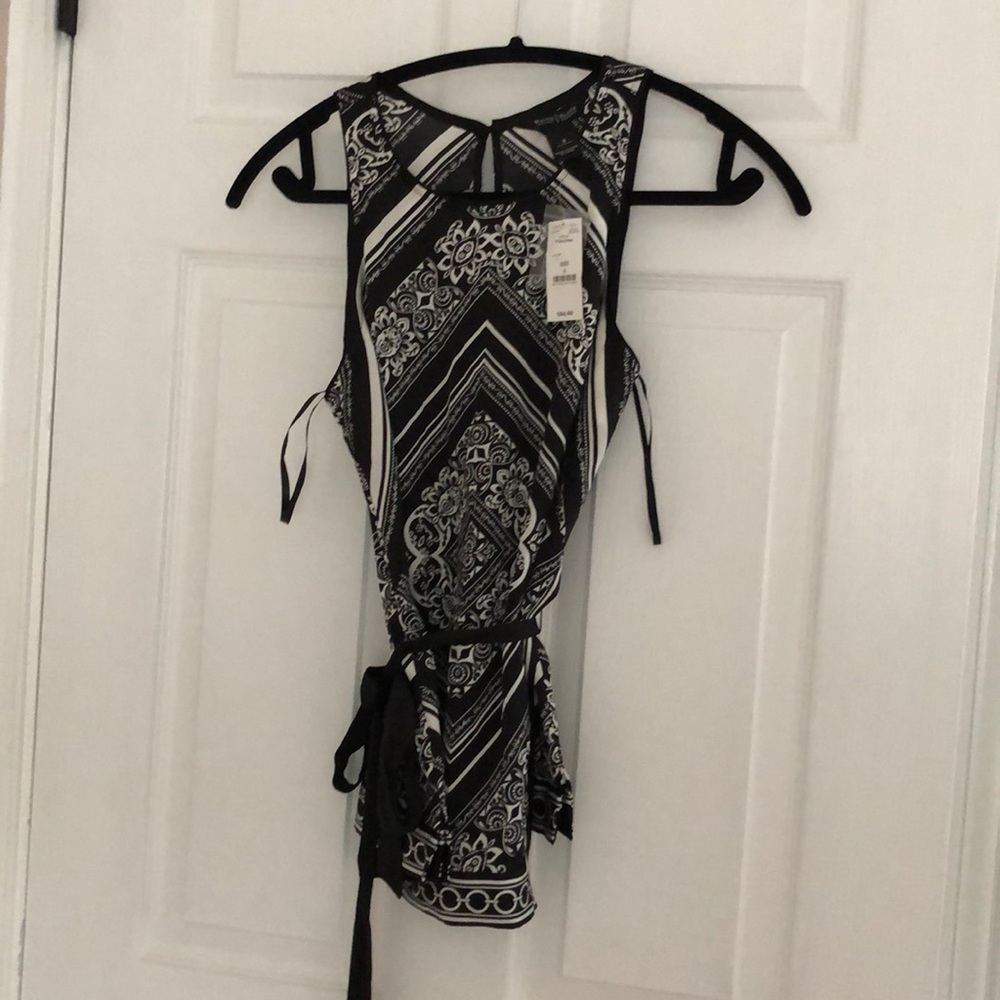 White House black market sleeves less top